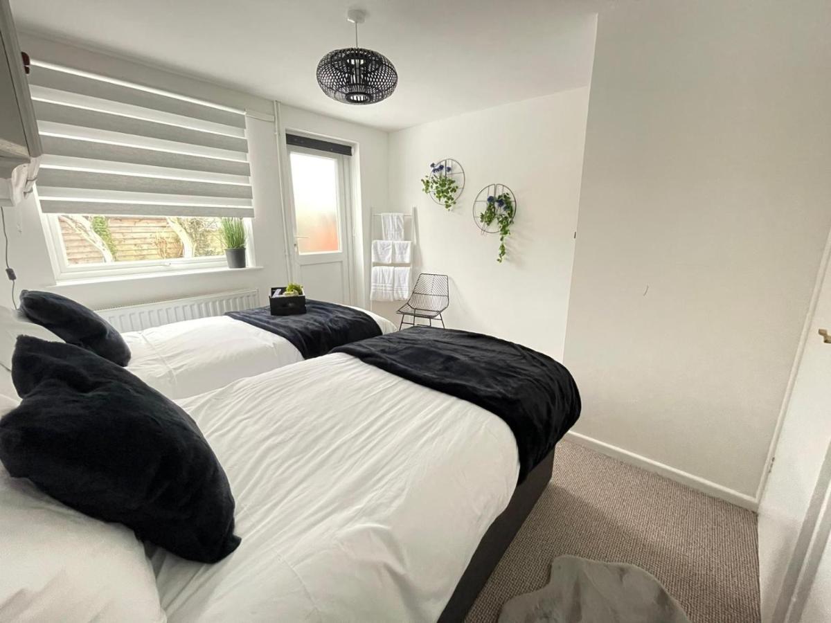 Lovely 1 Bed Home Near Hospital, With Parking & Garden Work Contractor Leisure, Sapphire เคมบริดจ์ ภายนอก รูปภาพ